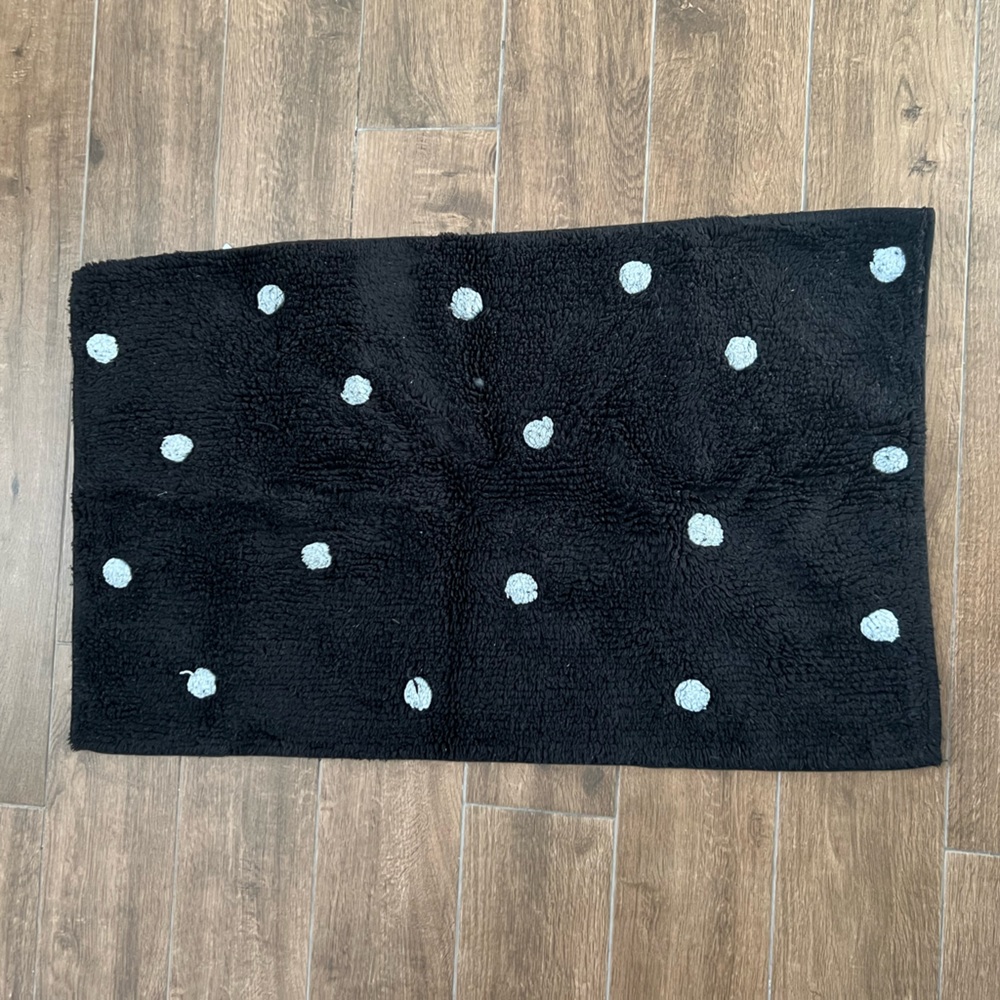Like new - Kate Spade polka dot bath rug